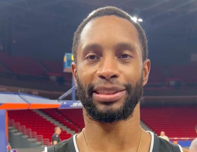 开云体育app下载-弗格：上一场比赛我们自己出了问题；生日愿望是今晚拿下广州